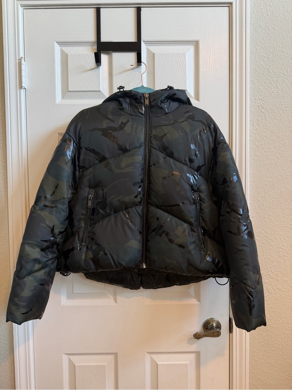Zara Womans Camo Puffer Jacket with Hood - Black & Green